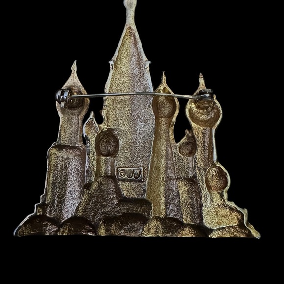 Rare Vintage JJ Gold Tone St Basil’s Cathedral in Russia Brooch - Picture 2 of 2